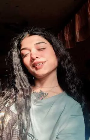 VIP call girl in Udyog Vihar
